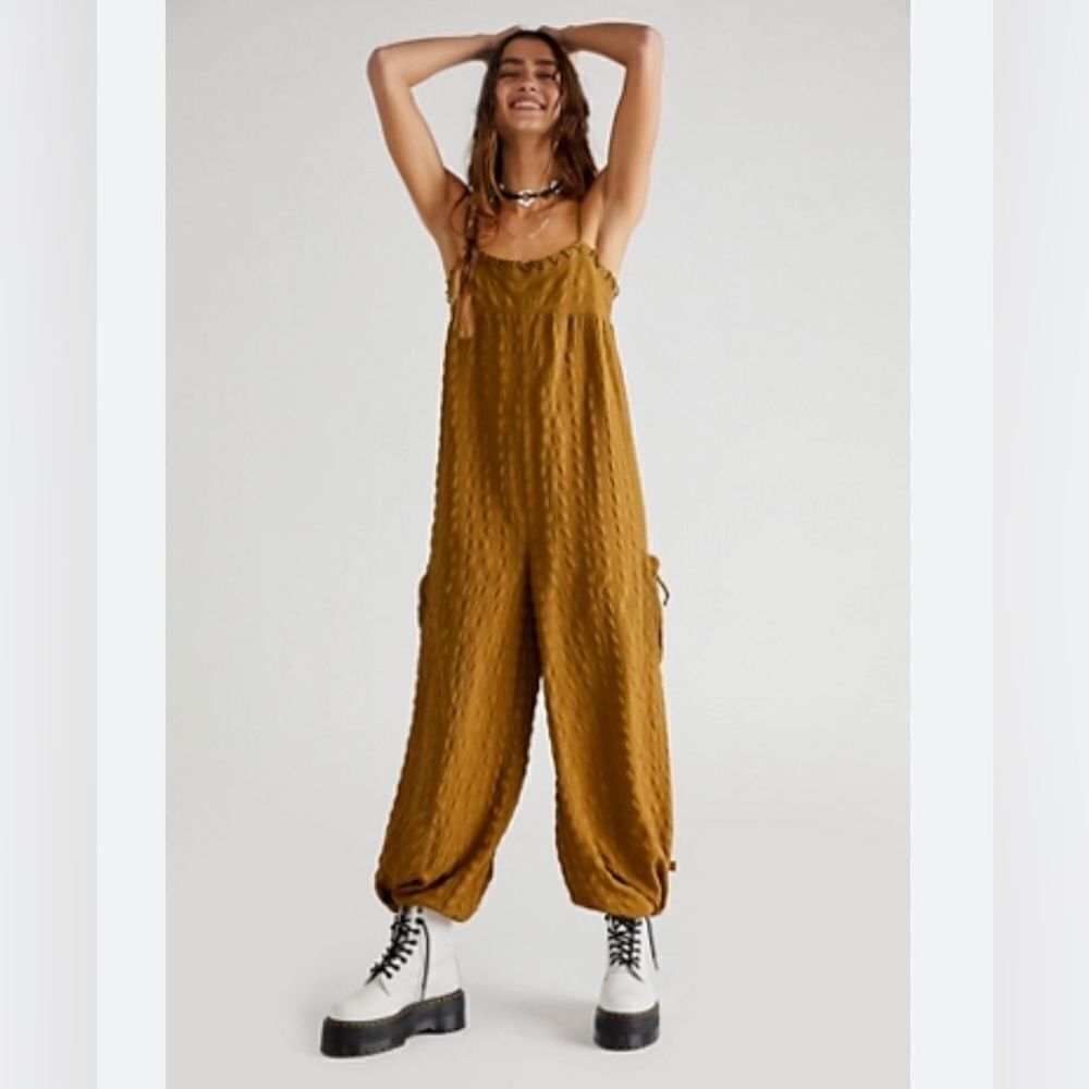 New Free People Sarah jumpsuit size XS
NWOT never worn before
Lightweight